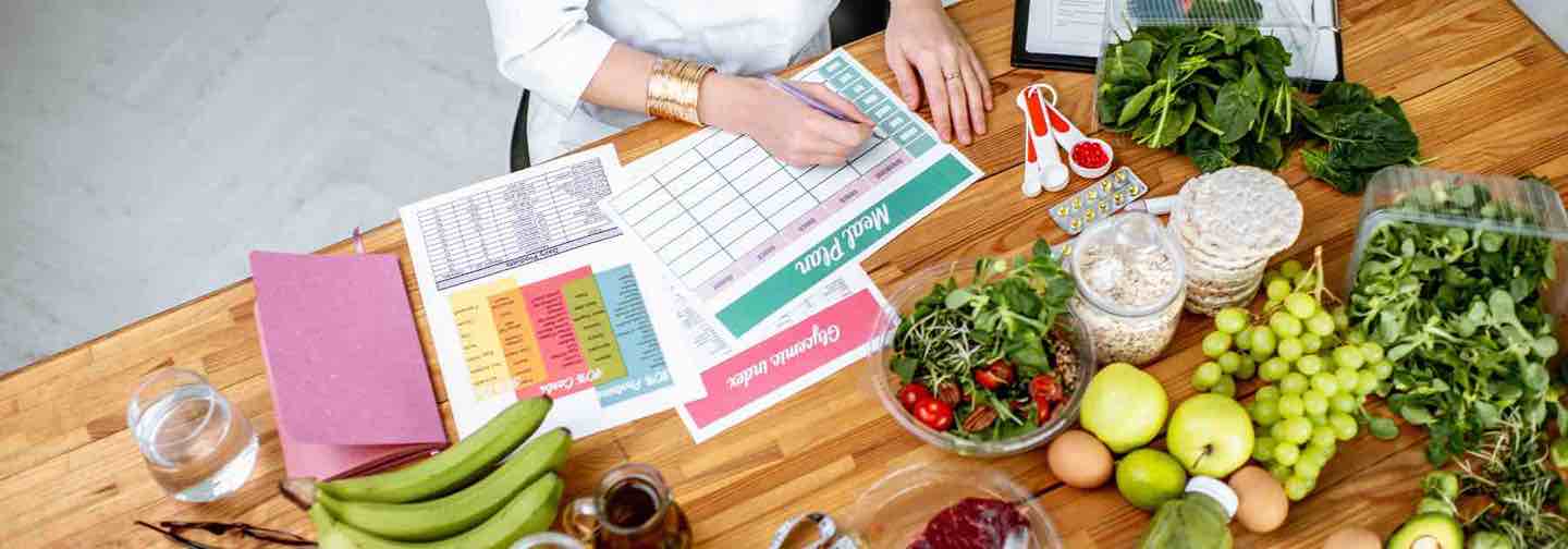 Why do I need to eat a healthy diet while taking Orlistat tablets? 